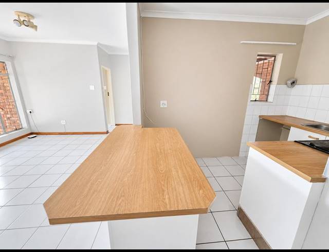 2 BEDROOM APARTMENT FOR SALE IN NEWLANDS